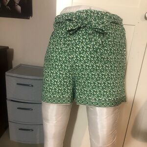 Max Studio Green Patterned Women's Bermudas